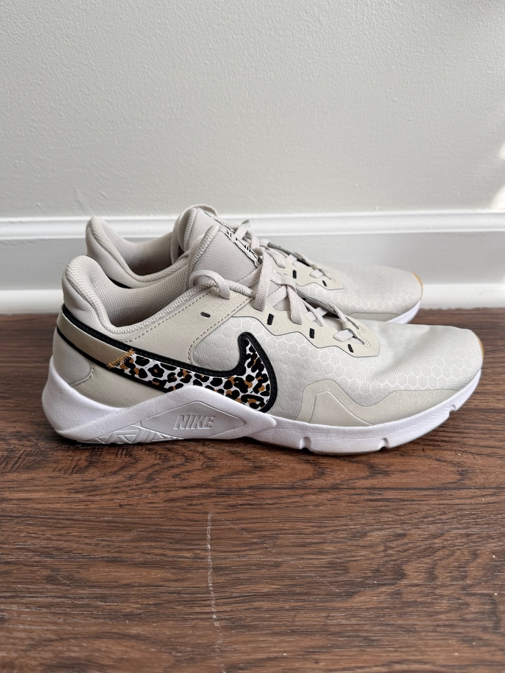 Nike Legend Leopard Cheetah Essential 2 Premium CZ3668-017 Sneakers Size 10.5M